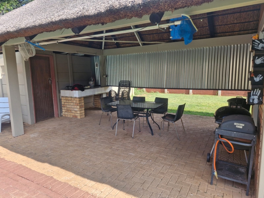 To Let 3 Bedroom Property for Rent in Flamwood North West